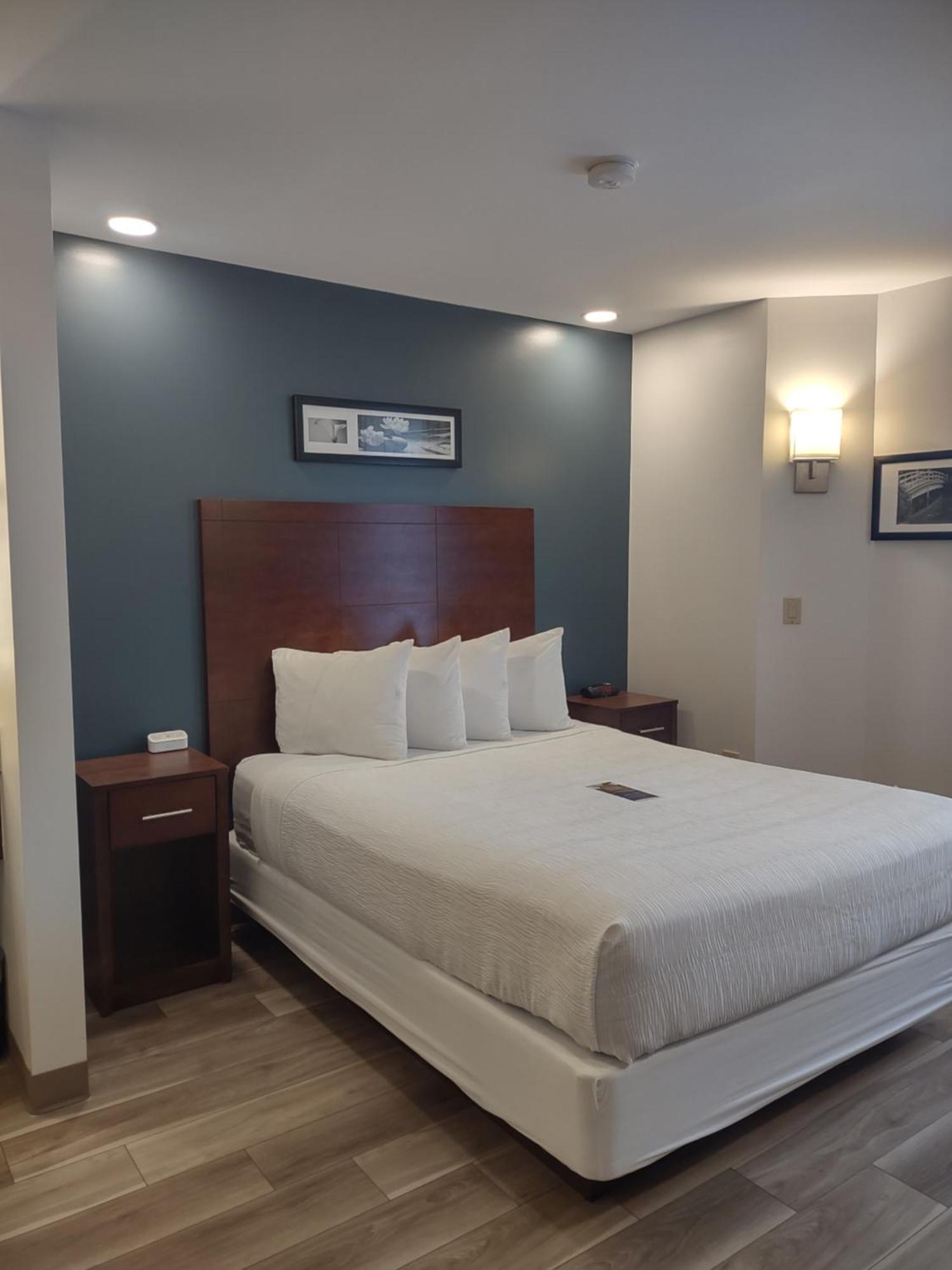 Hotel Baymont By Wyndham Flat Rock Exterior foto